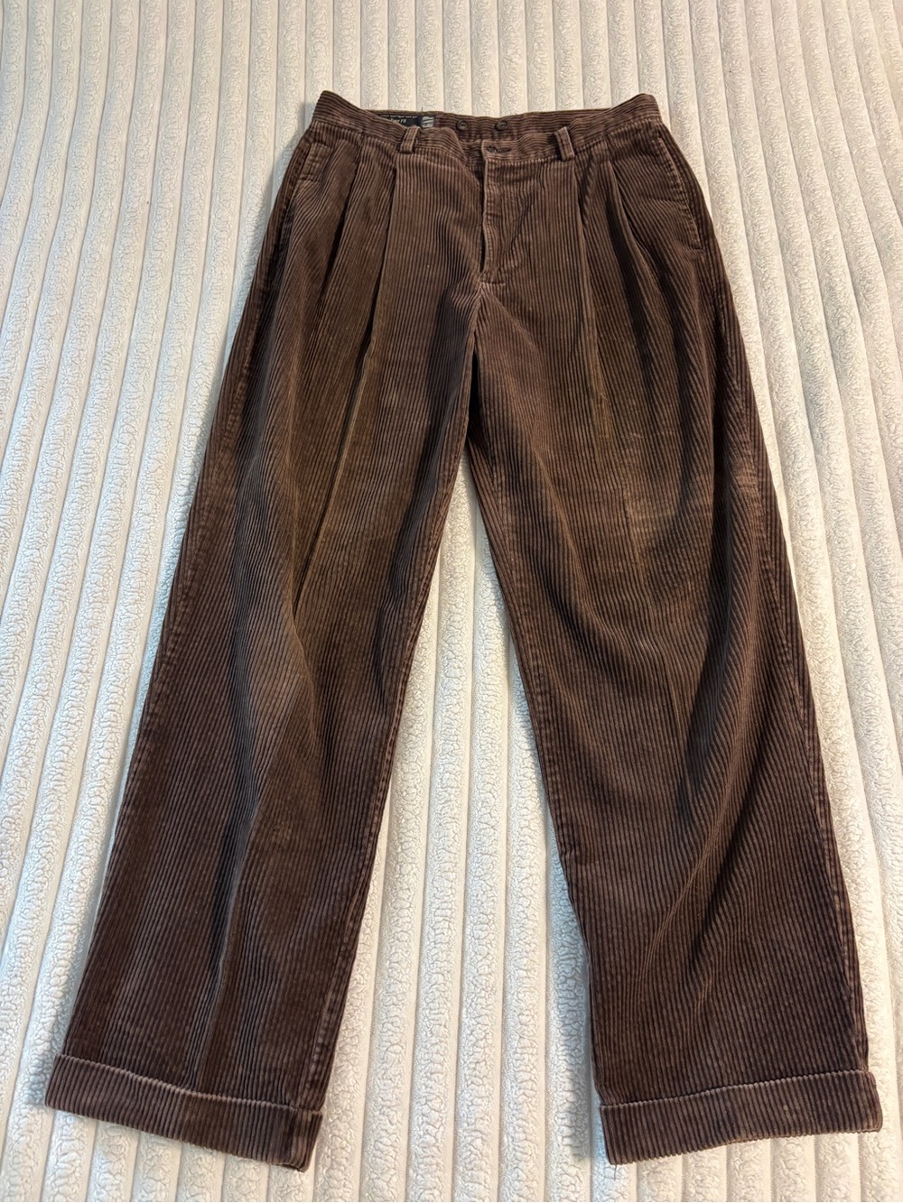 Vintage GAP easy Fit Pleated Corduroy Pants men’s 33x30 chocolate brown poetcore